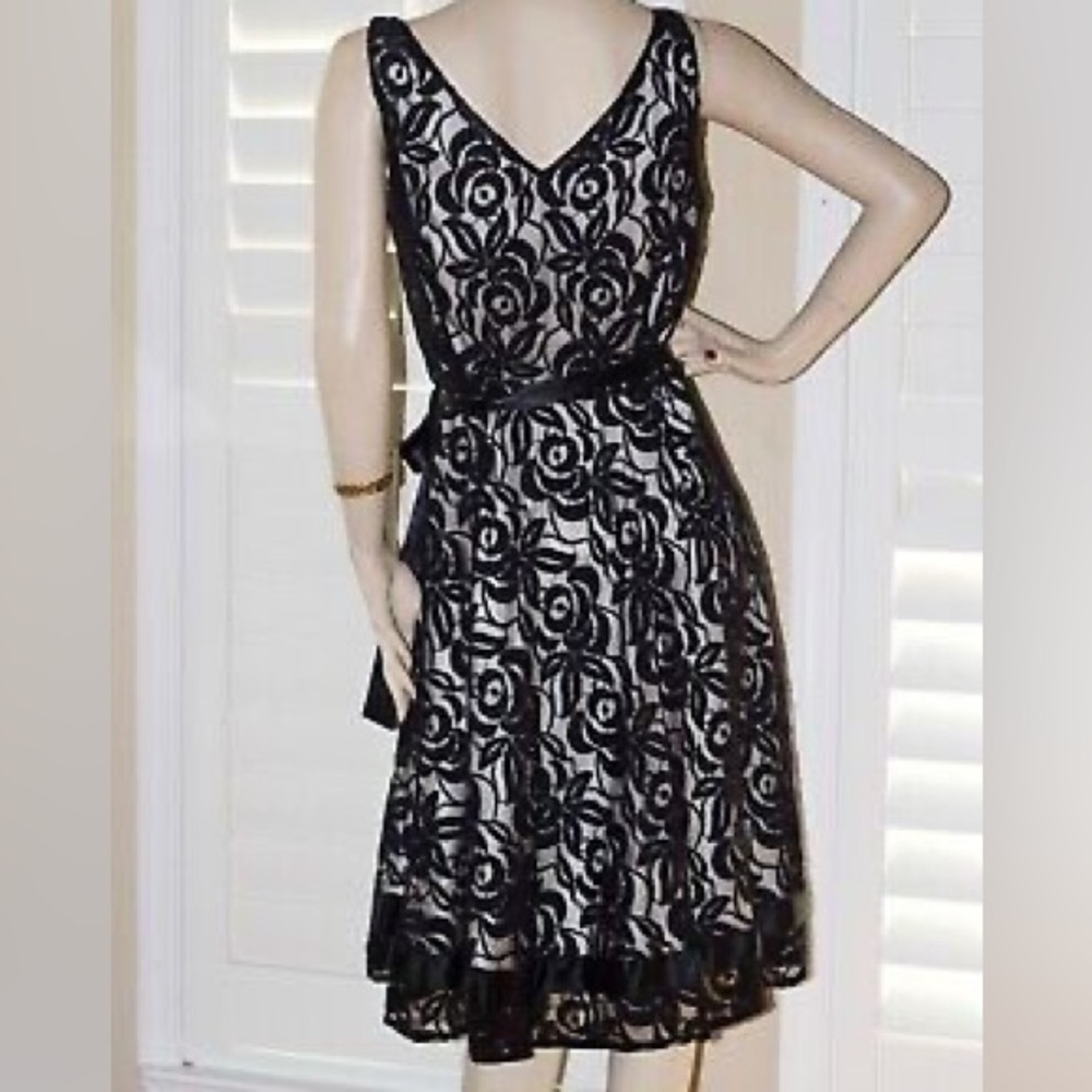 TAHARI Arthur & Levine Black Lace Swirl Skirt Cocktail / Party Dress. Stunning!🌷